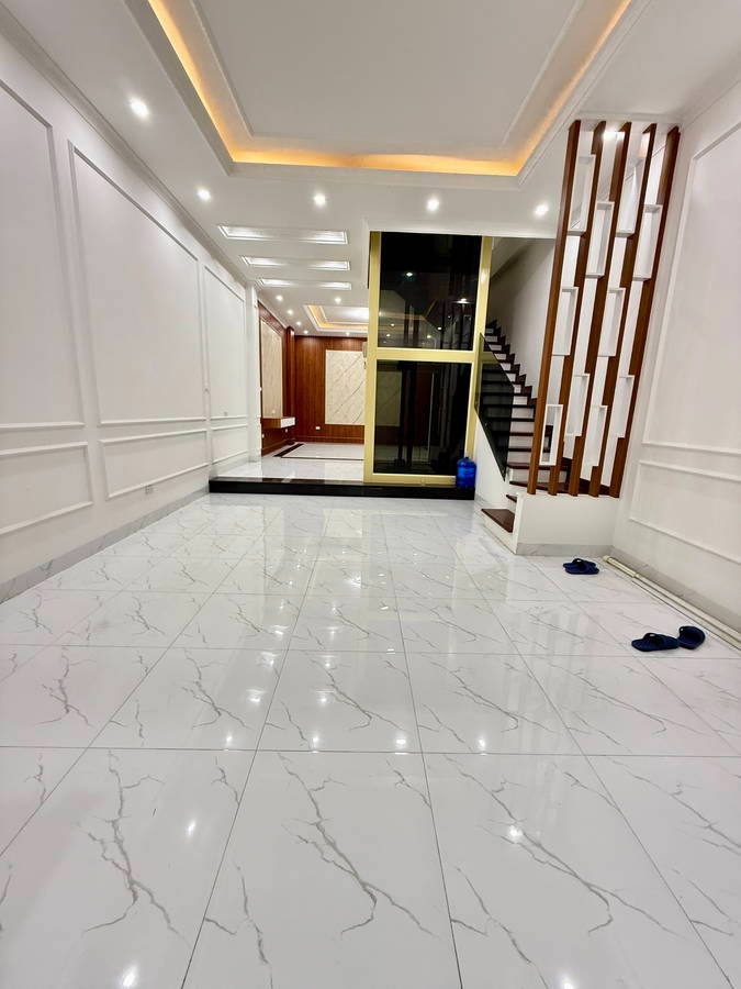 Bán Nhà Phân Lô Lê Trọng Tấn: 65m², 5 Tầng, Mặt Tiền 5m, Oto Vào Nhà