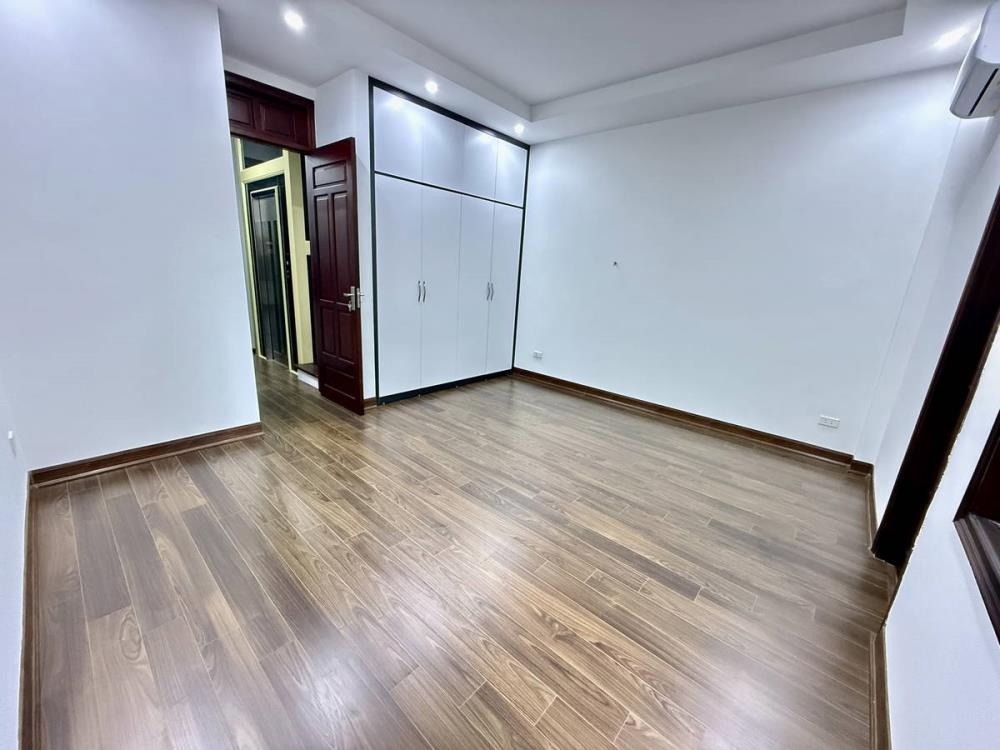 Bán Nhà Phân Lô Lê Trọng Tấn: 65m², 5 Tầng, Mặt Tiền 5m, Oto Vào Nhà