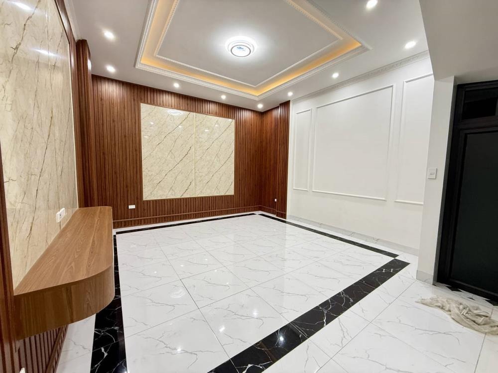 Bán Nhà Phân Lô Lê Trọng Tấn: 65m², 5 Tầng, Mặt Tiền 5m, Oto Vào Nhà