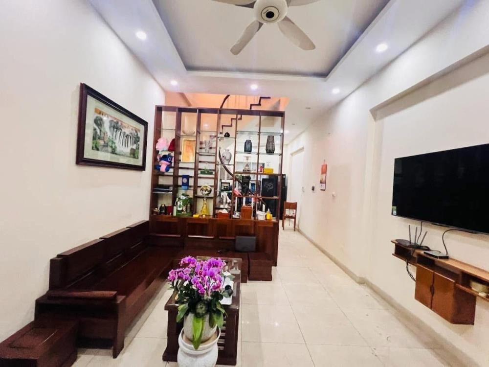 Cần Giấy Nguyễn Khang: Nhà 4 Tầng, Ô Tô 50m, Giá Chỉ 9 Tỷ