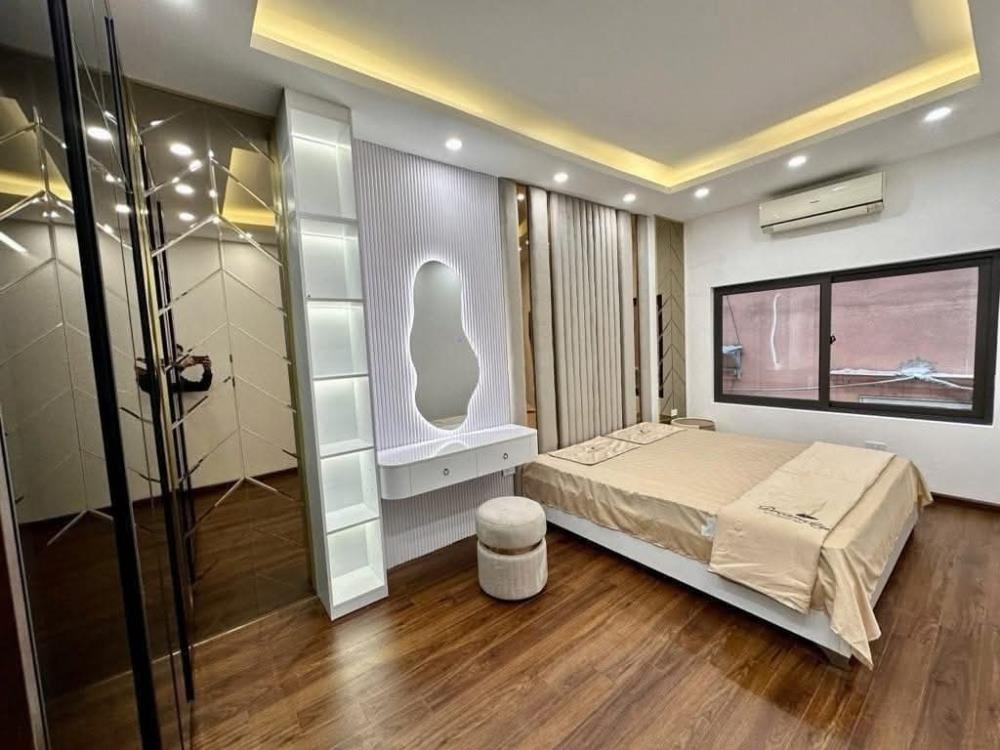 Nhà Phố Huế 5 Tầng, Thang Máy, 4 Phòng Ngủ Master - Vị Trí Vàng