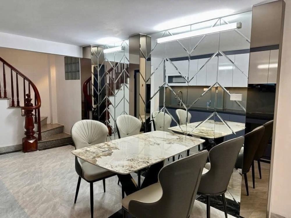 Nhà Phố Huế 5 Tầng, Thang Máy, 4 Phòng Ngủ Master - Vị Trí Vàng