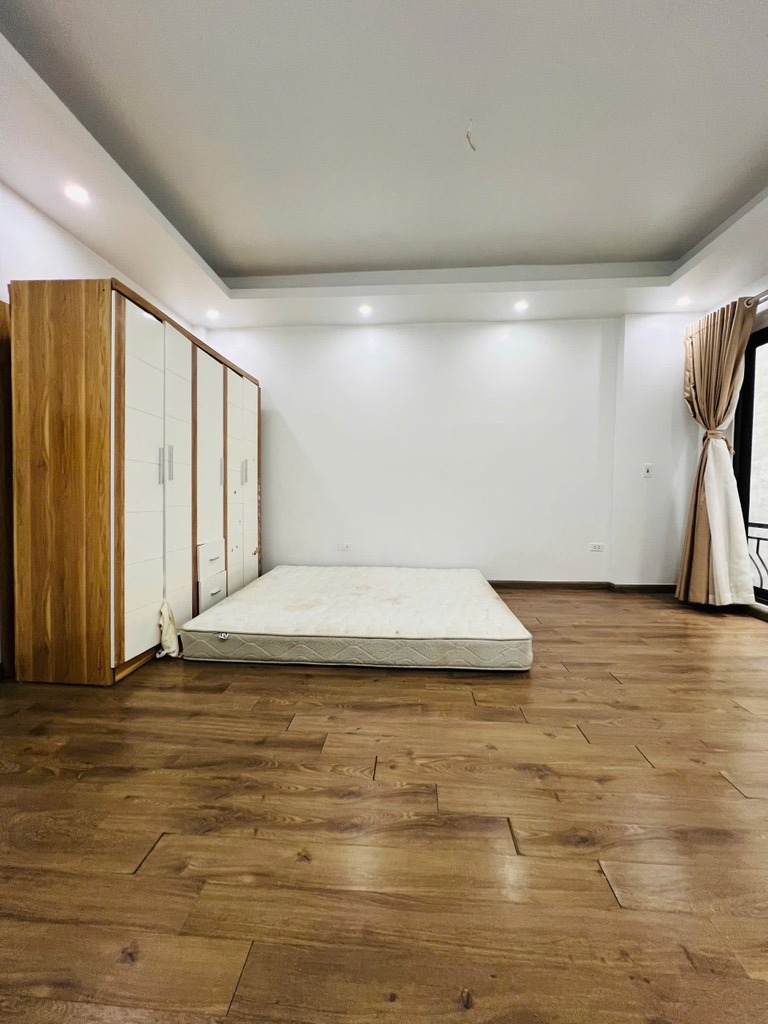 Bán nhà đẹp Lạc Long Quân - 35m² x 5 tầng - Vị trí đắc địa