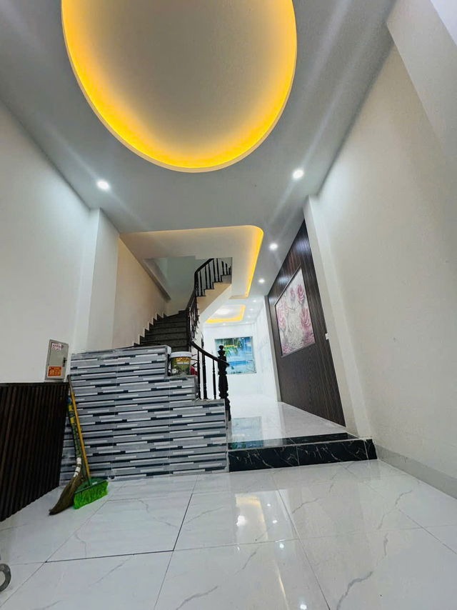Bán Nhà Nam Từ Liêm 40m2, 5 Tầng, Ô Tô Đỗ Cửa, Giá 8 Tỷ