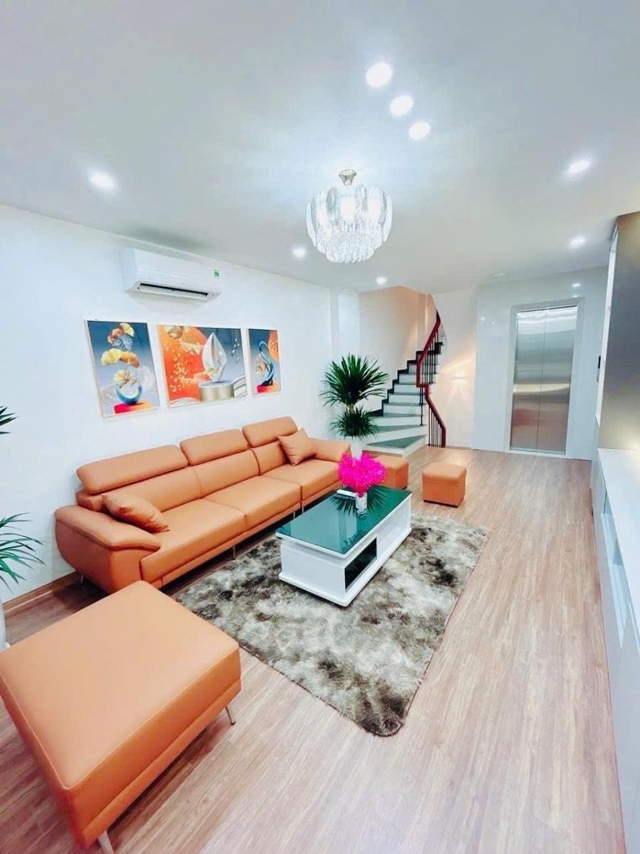 Bán nhà 8 tỷ 7 gần Hồ Ba Mẫu: 6 tầng, thang máy, 38m2, vị trí đẹp