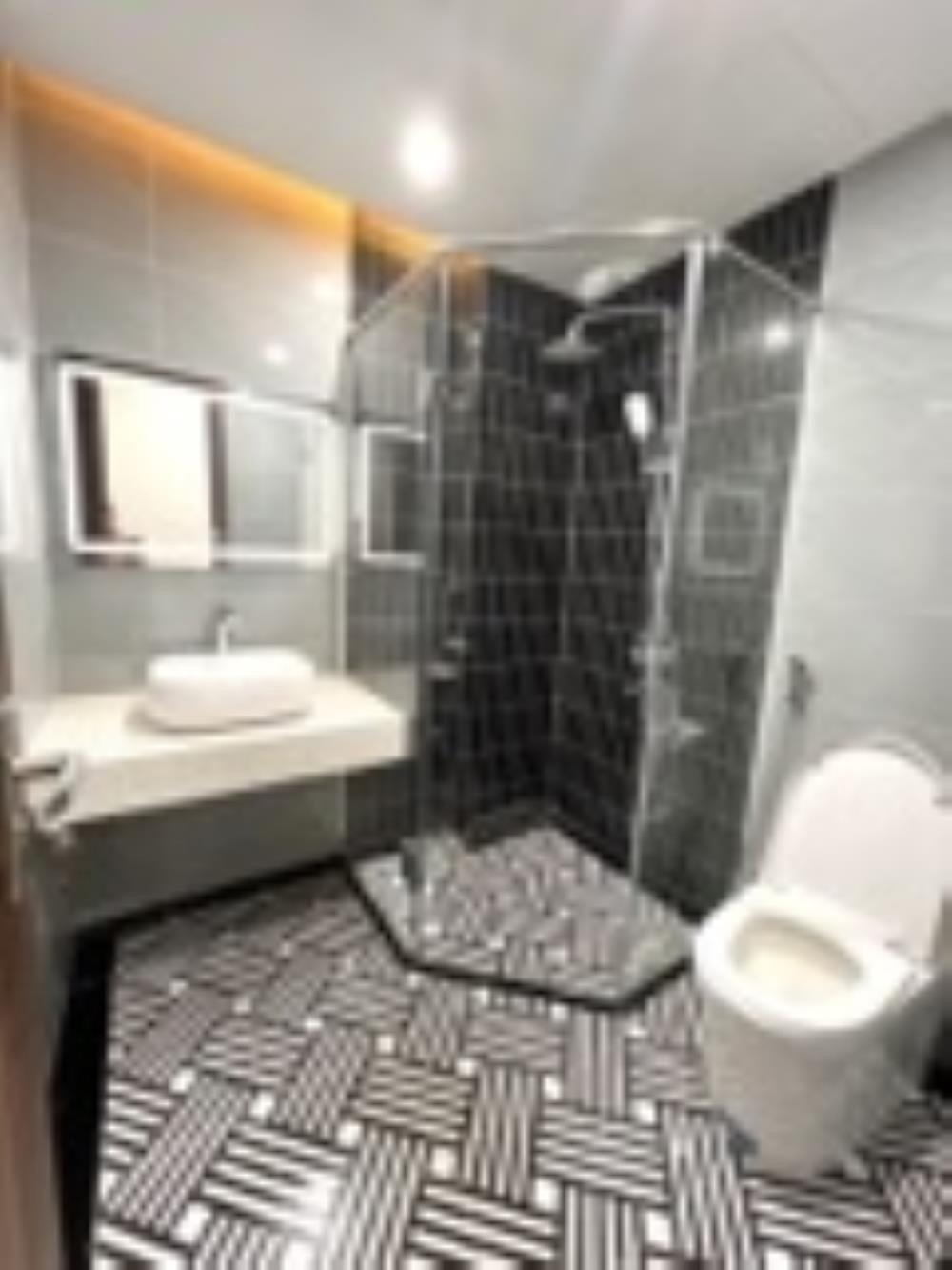 Bán Nhà 8 Tỷ 6 - Thang Máy, Vị Trí Đắc Địa, Ngõ Thông Thoáng