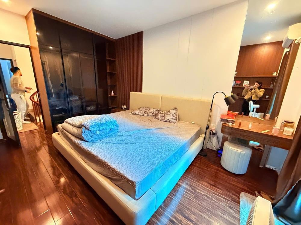 Hàng hiếm 4 tầng 42m2 Nam Từ Liêm: Giá 5.85 tỷ - Sát phố, thoáng đãng
