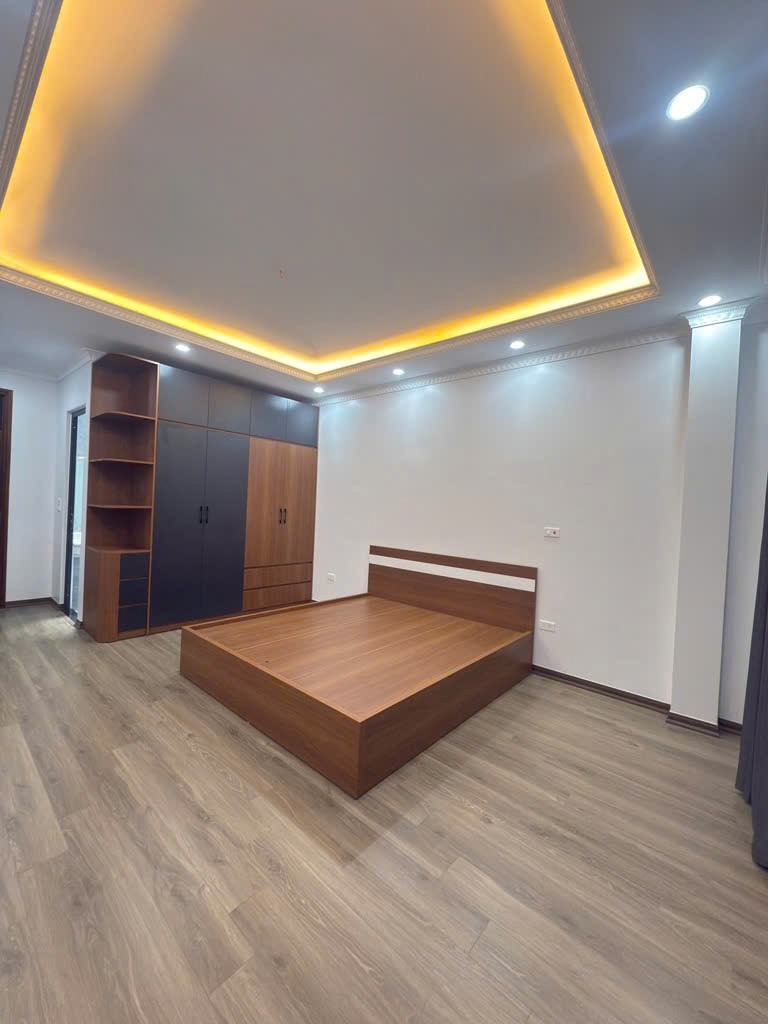 Nhà đẹp Cầu Giấy 6 tầng thang máy, gần Công viên Thủ Lệ - Giá 11.8 tỷ