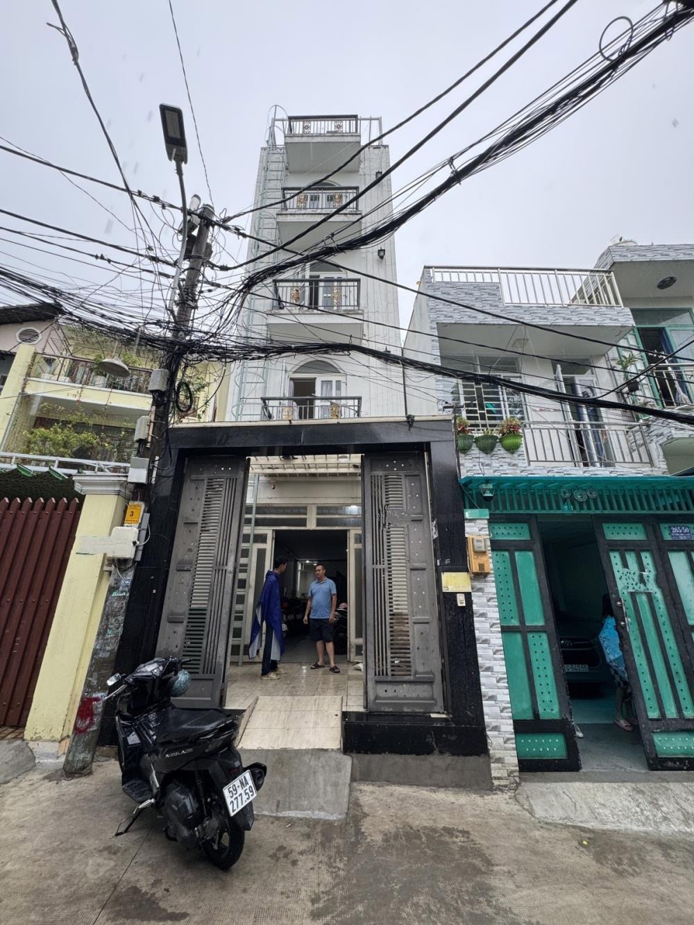 Nơ Trang Long - Khách sạn 150m2, 31 phòng, Doanh thu 1.3 tỷ/năm