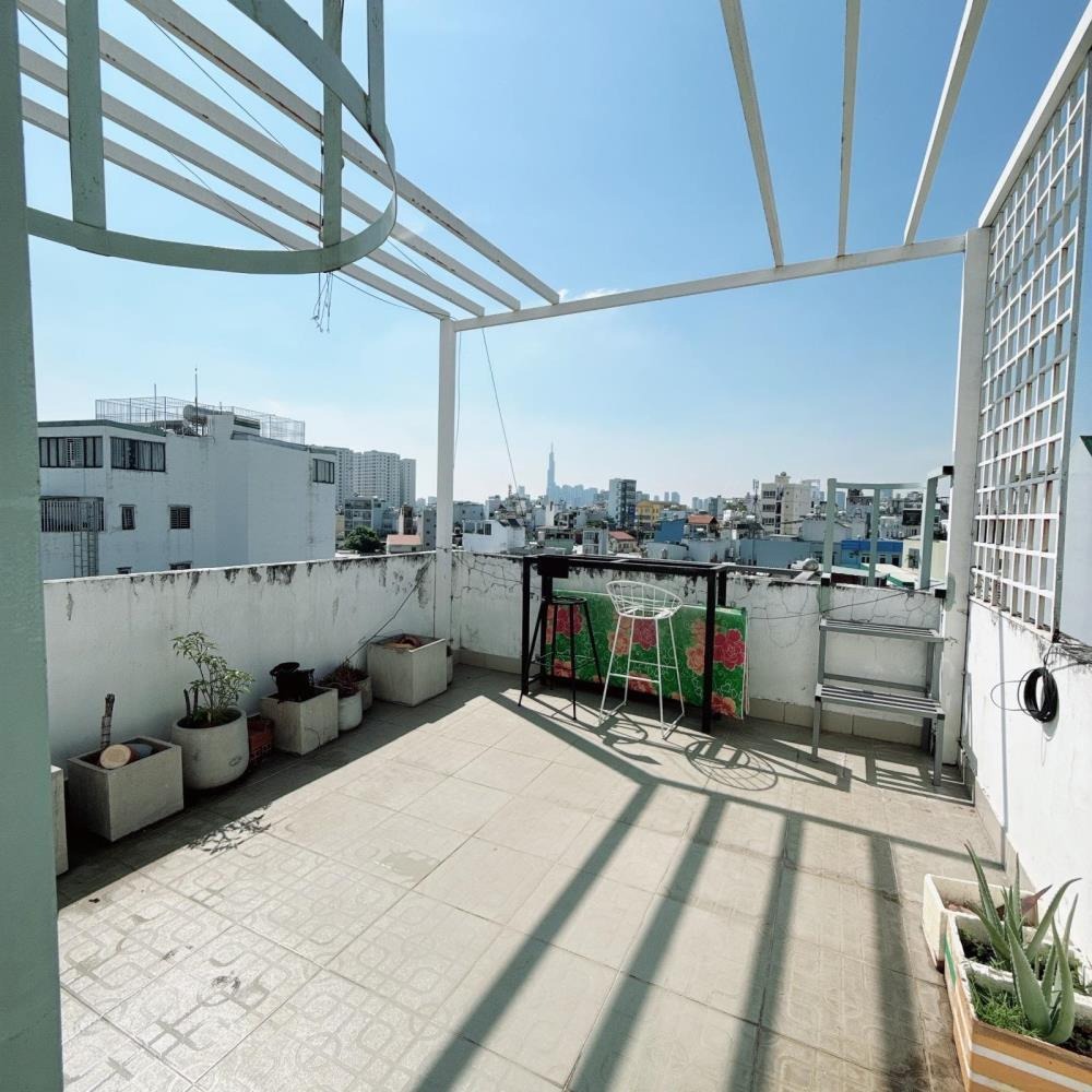 Nơ Trang Long - Khách sạn 150m2, 31 phòng, Doanh thu 1.3 tỷ/năm