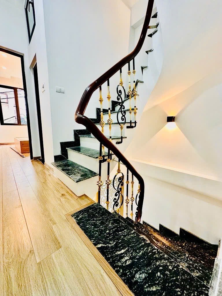 Bán nhà gốc Hai Bà Trưng 32m² - 6.18 tỷ - Vị trí đẹp, ngõ thông, ở ngay