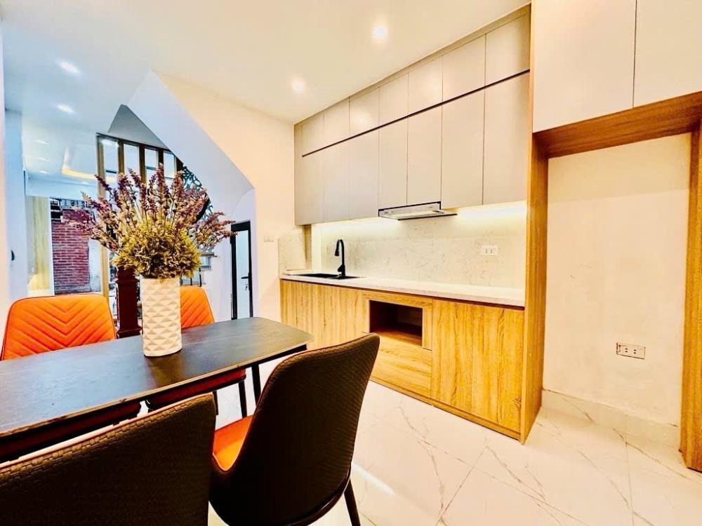 Bán nhà gốc Hai Bà Trưng 32m² - 6.18 tỷ - Vị trí đẹp, ngõ thông, ở ngay