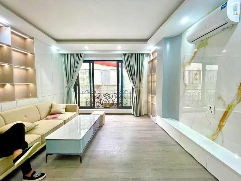 Siêu phẩm Đại La: Nhà 5 Tầng, Thang Máy, 4 Phòng Ngủ - Vị Trí Vàng