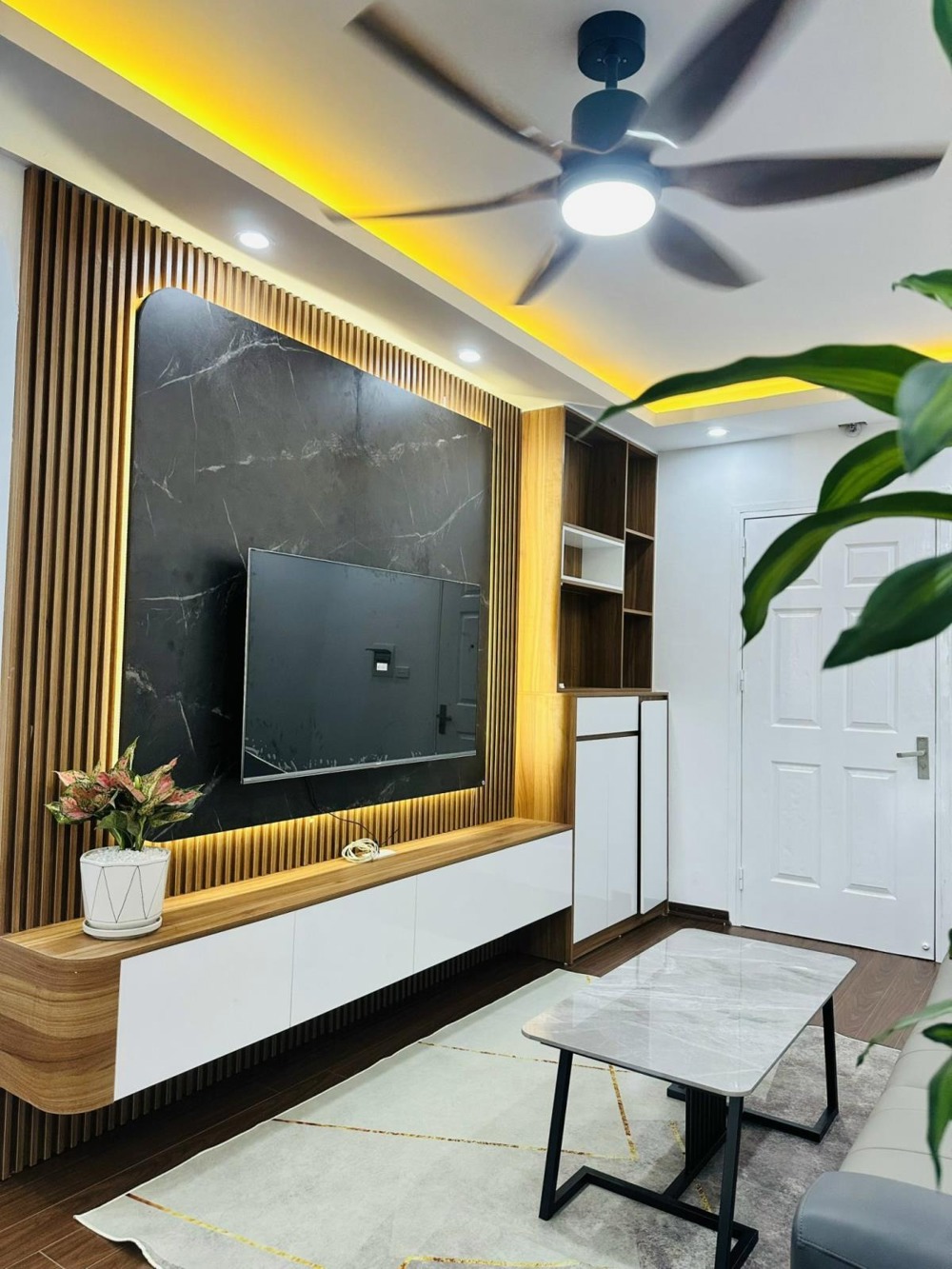 Căn 2PN, 2VS, 72m² HH2A Linh Đàm: View Hồ, Full Đồ, Hỗ Trợ Bank