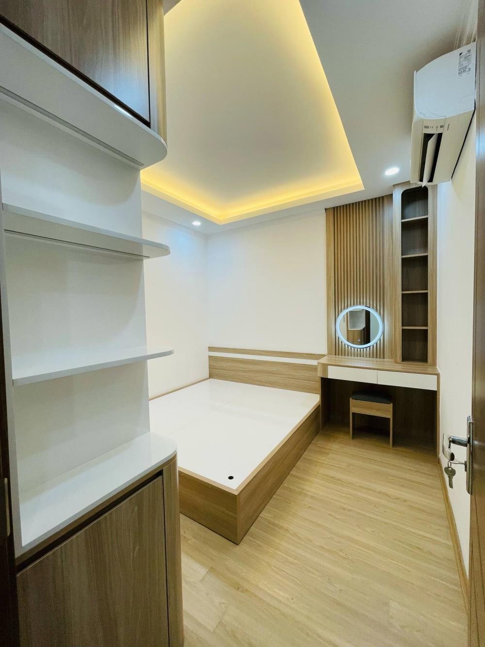 Bán Căn 2PN Tầng 16, HH3A Linh Đàm: Full Đồ, Giá 2.08 Tỷ, Hỗ Trợ Ngân Hàng