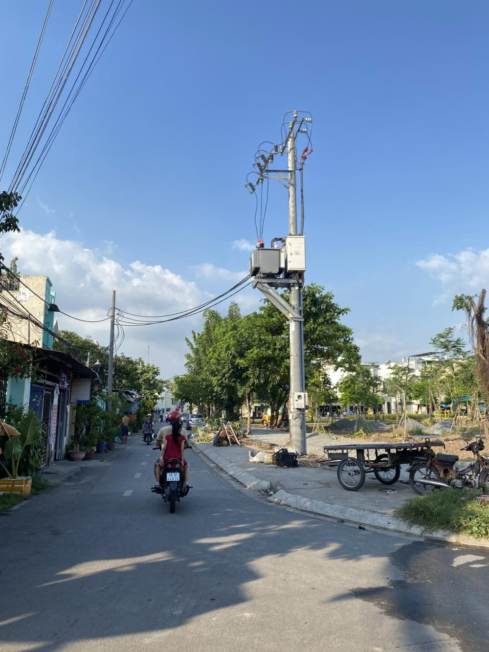 Nhà 3 Tầng Phú Hữu - Vị Trí Đẹp, Giá Tốt - Ms. Kim Tuyến