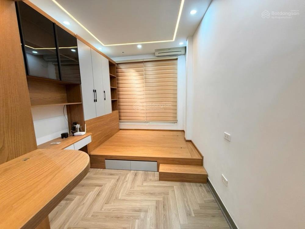 Bán nhà Nguyễn Trãi - Gần Royal City - 32m2 - Giá 6.8 tỷ - Ô tô đỗ cổng