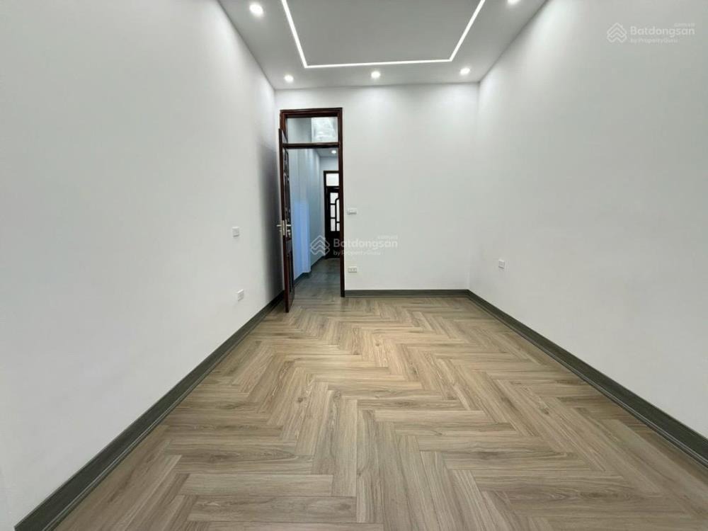 Bán nhà Nguyễn Trãi - Gần Royal City - 32m2 - Giá 6.8 tỷ - Ô tô đỗ cổng