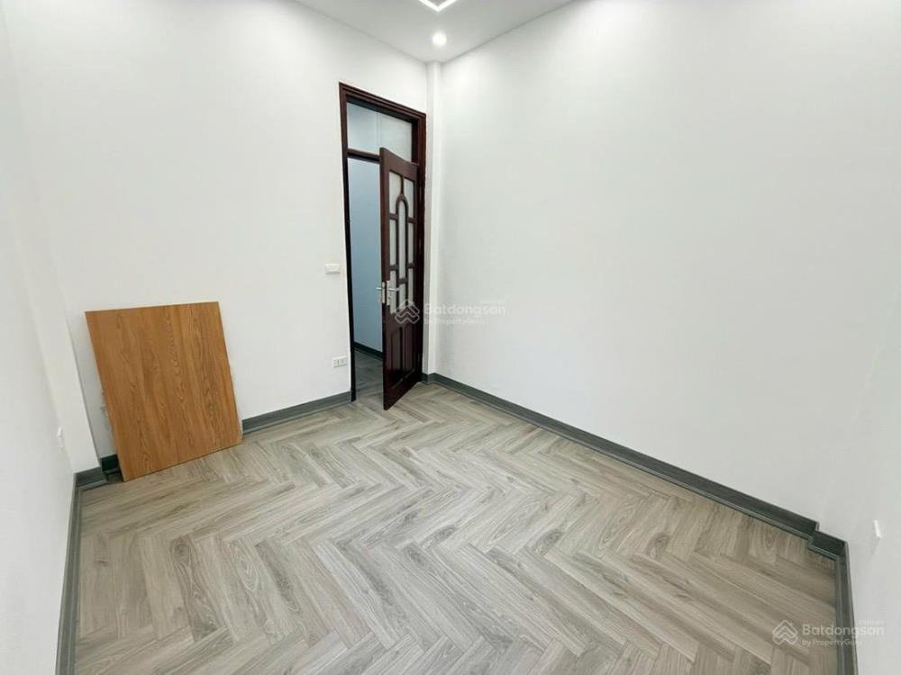 Bán nhà Nguyễn Trãi - Gần Royal City - 32m2 - Giá 6.8 tỷ - Ô tô đỗ cổng