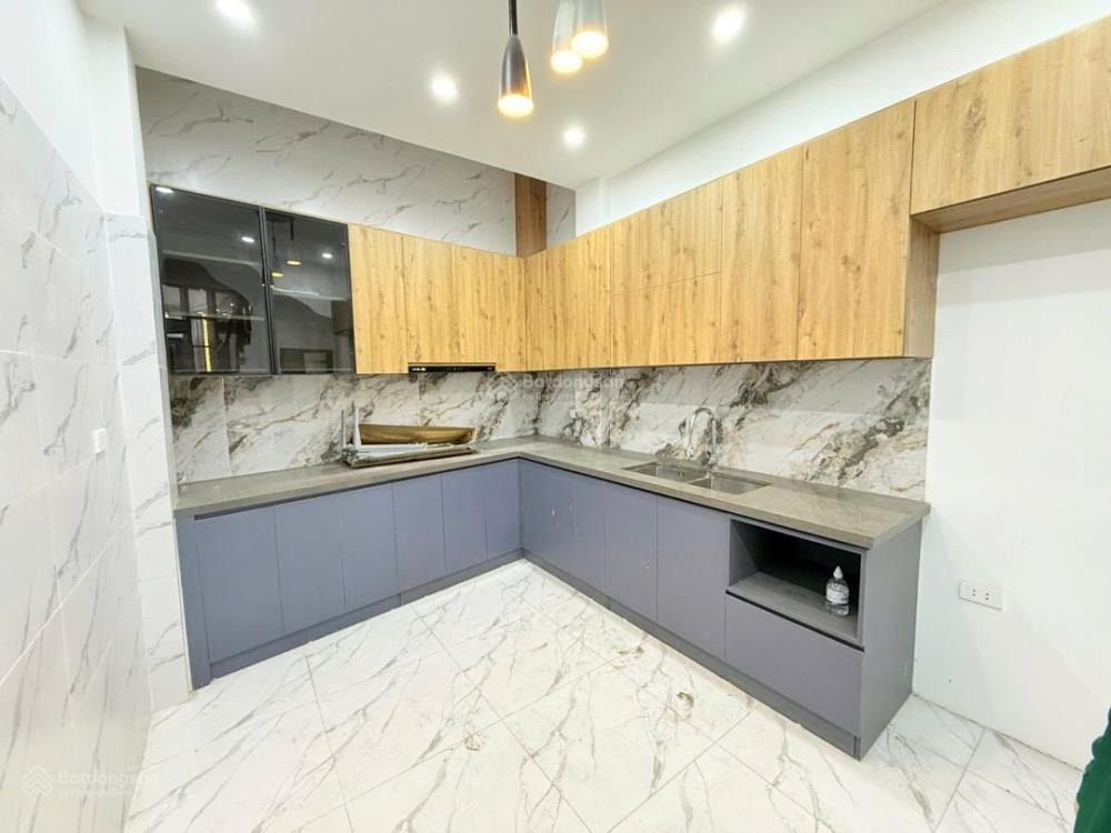 Bán nhà Nguyễn Trãi - Gần Royal City - 32m2 - Giá 6.8 tỷ - Ô tô đỗ cổng