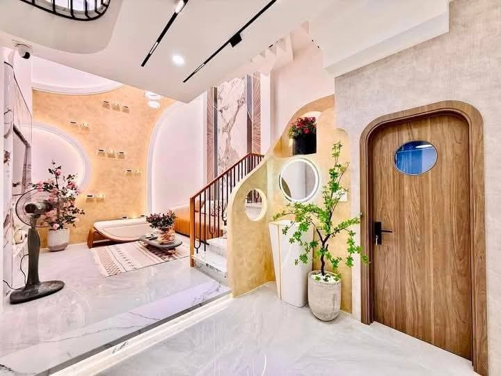 Siêu phẩm Đặng Tiến Đông: Thang Máy, 5 Tầng, Nội Thất Cao Cấp, Sổ Vuông Nở Hậu