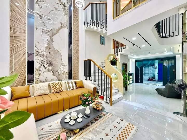 Siêu phẩm Đặng Tiến Đông: Thang Máy, 5 Tầng, Nội Thất Cao Cấp, Sổ Vuông Nở Hậu