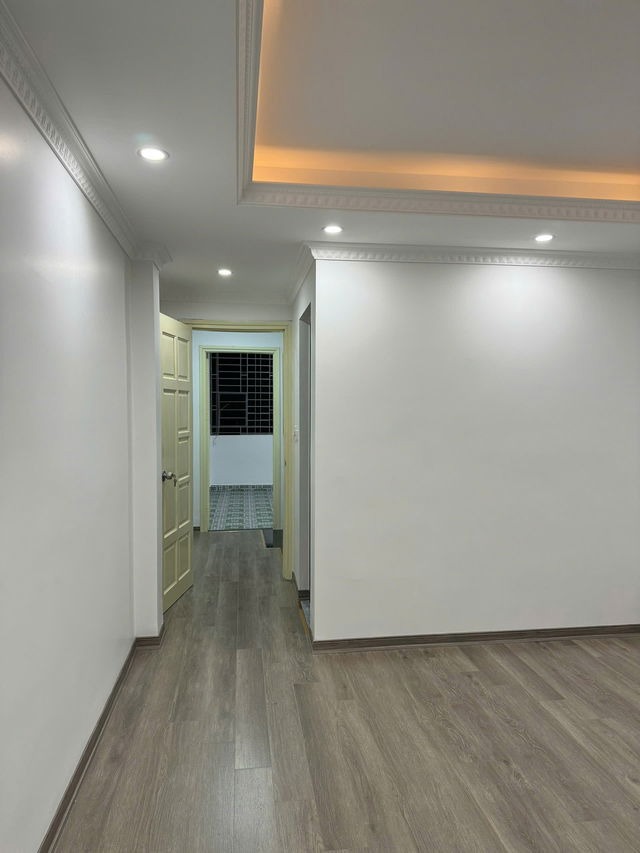 Bán Gấp Nhà Trần Thái Tông - 40m2, 5 Tầng, Giá 12.2 Tỷ - Vị Trí Đắc Địa