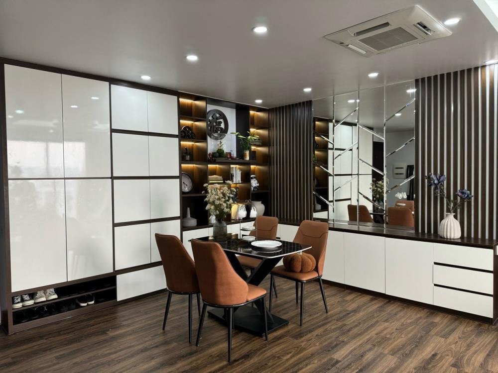 Cần Bán Căn Hộ 3PN VinHomes D’Capitale - Giá 8.5 tỷ, Tầng Trung, View Đẹp