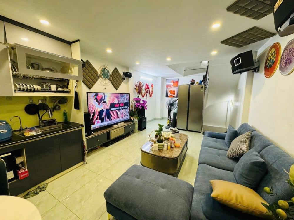 Bán Gấp Nhà Quận Cầu Giấy - 5 Tầng, Sổ Đỏ, Ô Tô Đỗ Cửa - Giá 12.x Tỷ