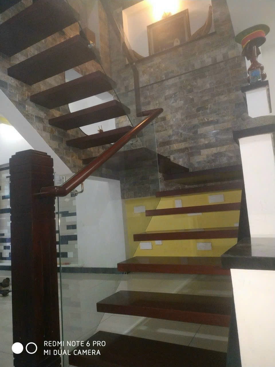 Bán nhà 4 tầng, Đào Duy Anh, P9: 240m2, 11.3 tỷ - Vị trí đẹp, tiện di chuyển