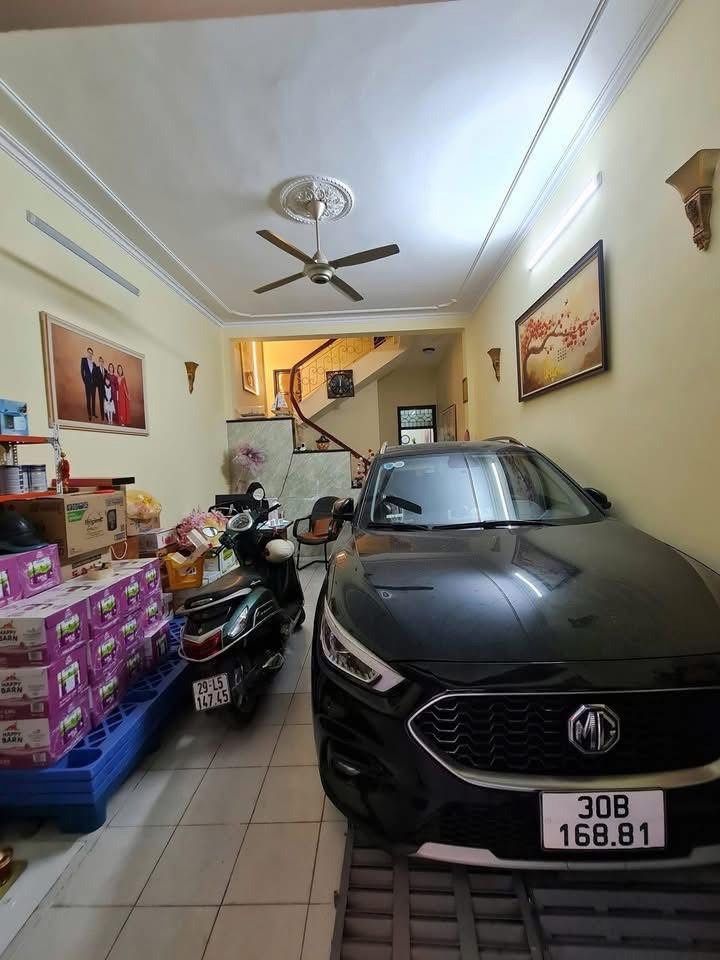 Bán nhà phân lô Xuân La - Tây Hồ: 55m², 4 tầng, MT4m, ô tô tránh, KD tốt