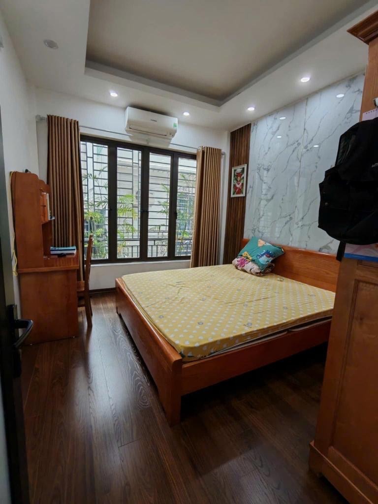 Bán đất tặng nhà - Phố Thái Hà - Đống Đa - Đất phân lô - 49m2 - Giá 11.5 tỷ