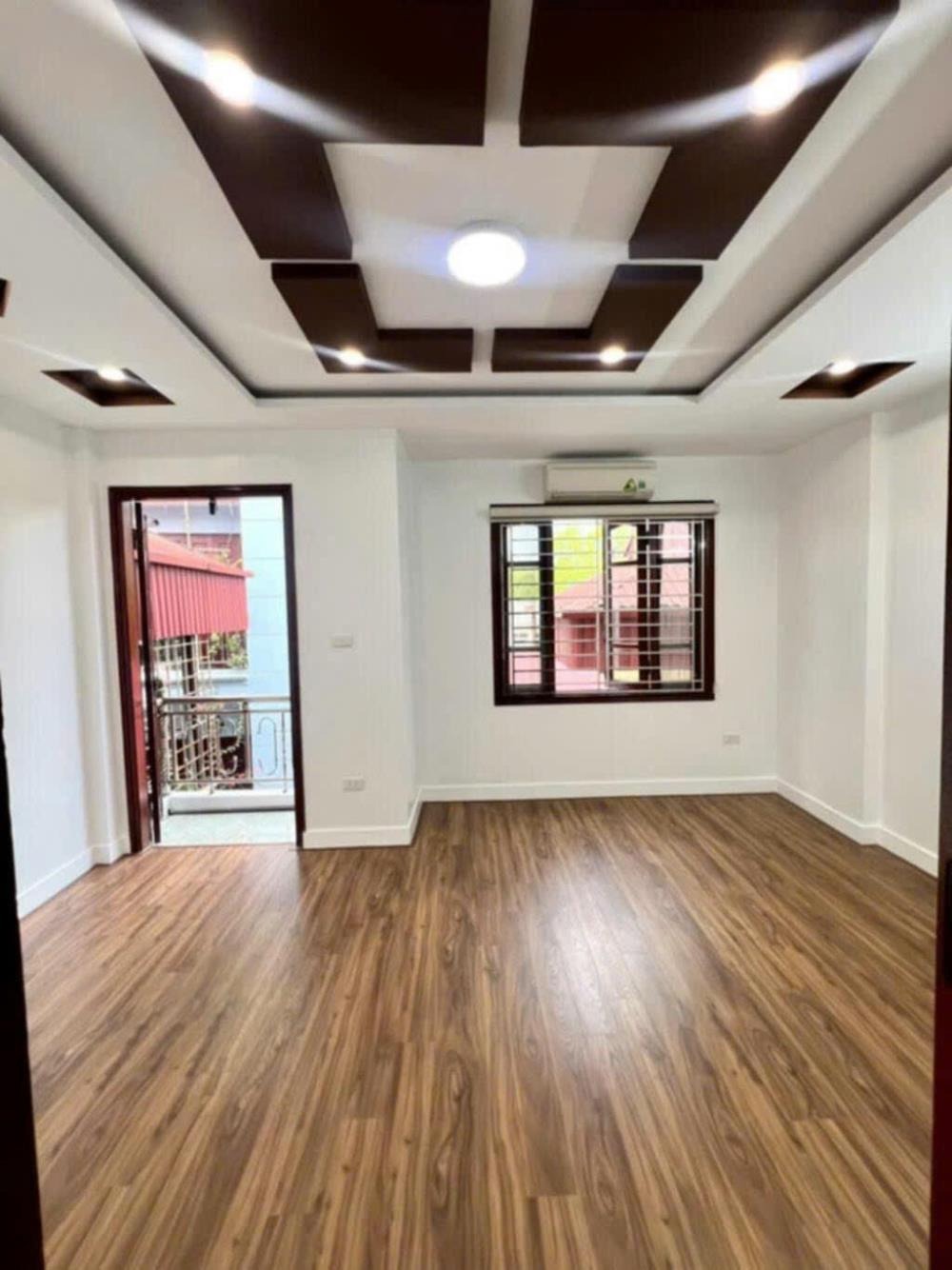 Nhà 30m2 Mặt Tiền Đẹp, Ngõ Thông, Gần Phố - Giá Tốt