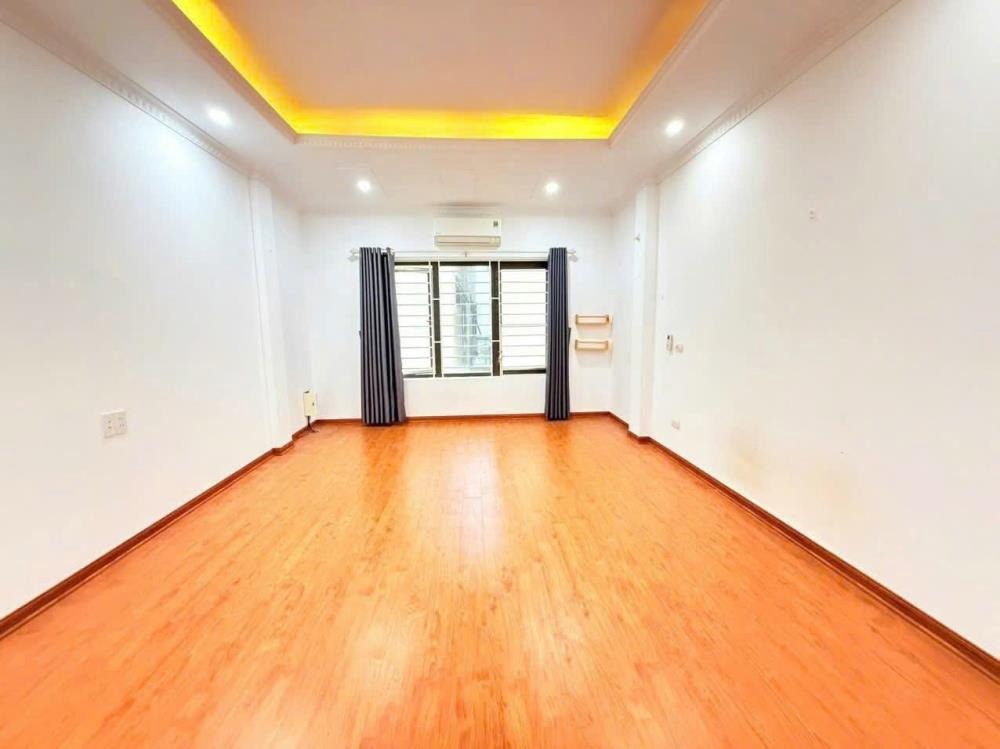 Nhà 6 tỷ - 209 Đội Cấn: Ngõ Rộng, Thoáng, Mặt Tiền Đẹp