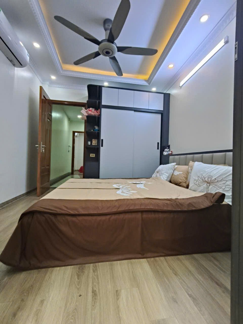 Nhà phố 55m2, 5 tầng, kinh doanh, gần phố - Giá 13x tỷ