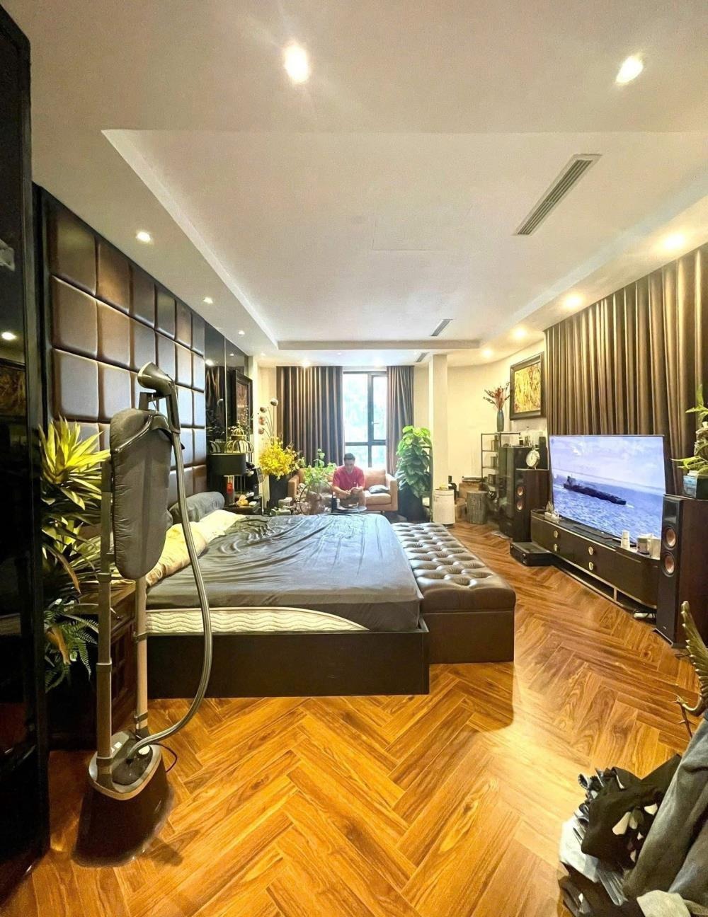 Bán 76m² - 8 Tầng - Mặt Tiền Lý Nam Đế, Hoàn Kiếm - Vị Trí Đắc Địa
