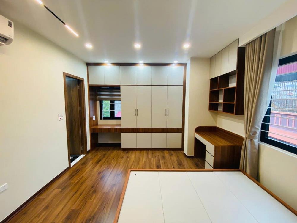Nhà Phố Cực Hot Ngã Tư Sở - 40m2, 6 Tầng, Mặt Tiền 5.1m - Lô Góc, Kinh Doanh
