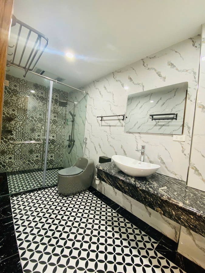Nhà Phố Cực Hot Ngã Tư Sở - 40m2, 6 Tầng, Mặt Tiền 5.1m - Lô Góc, Kinh Doanh