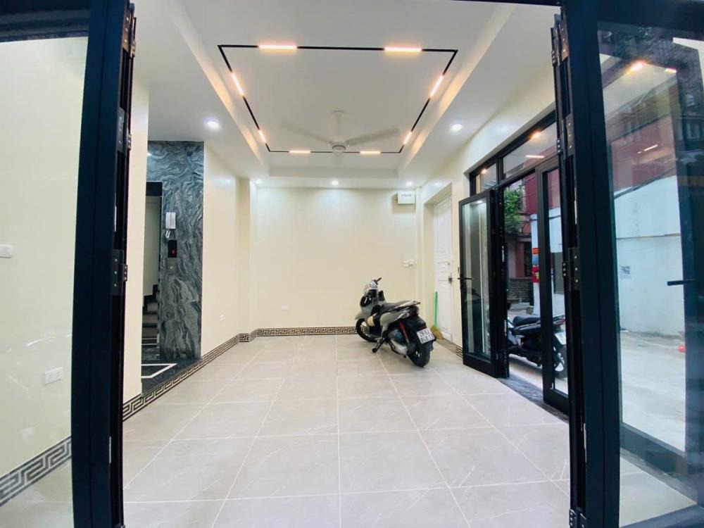 Nhà Phố Cực Hot Ngã Tư Sở - 40m2, 6 Tầng, Mặt Tiền 5.1m - Lô Góc, Kinh Doanh
