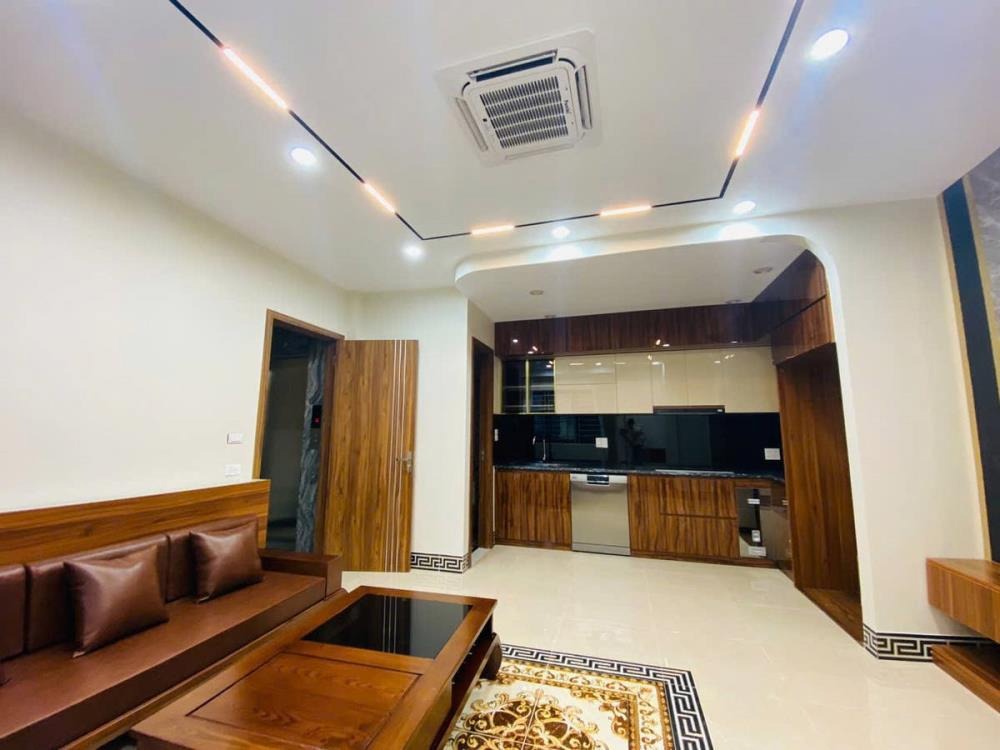 Nhà Phố Cực Hot Ngã Tư Sở - 40m2, 6 Tầng, Mặt Tiền 5.1m - Lô Góc, Kinh Doanh