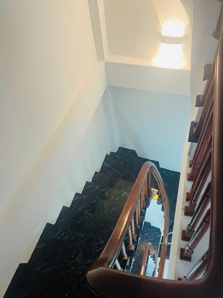 Bán nhà gia quất 5 tầng, ô tô tránh, mới cứng đẹp long lanh