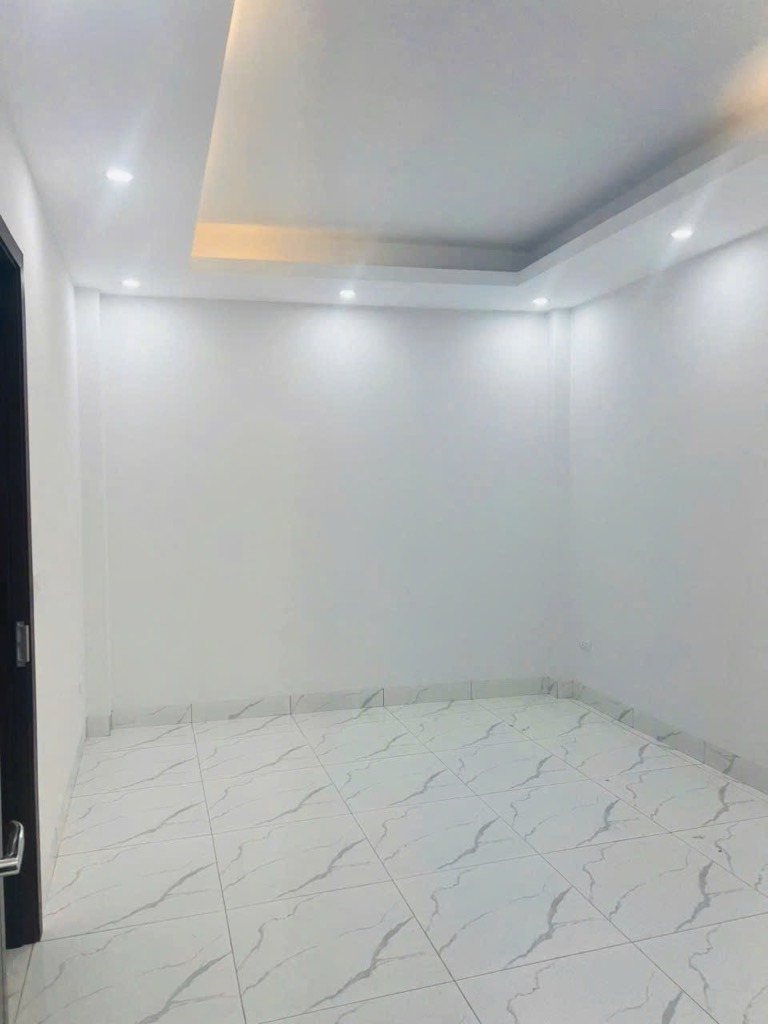 Bán nhà gia quất 5 tầng, ô tô tránh, mới cứng đẹp long lanh