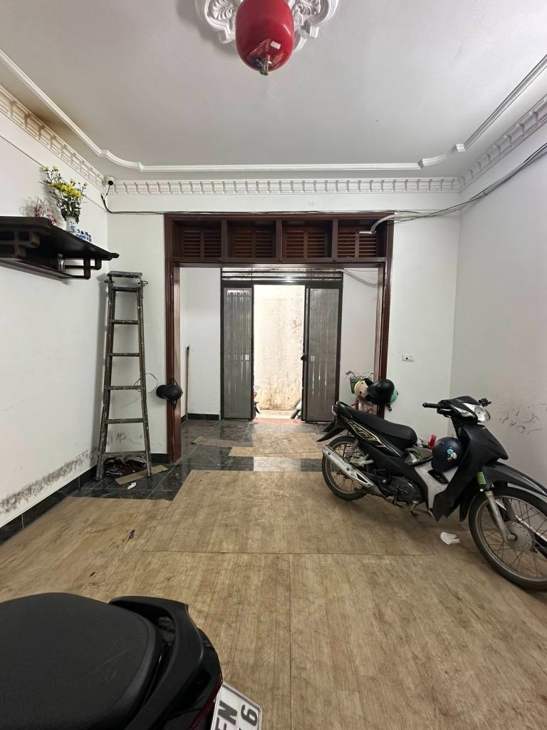 Bán nhà Định Công Thượng, Hà Nội - 48m2, 4 Tầng, Giá 8.2 Tỷ