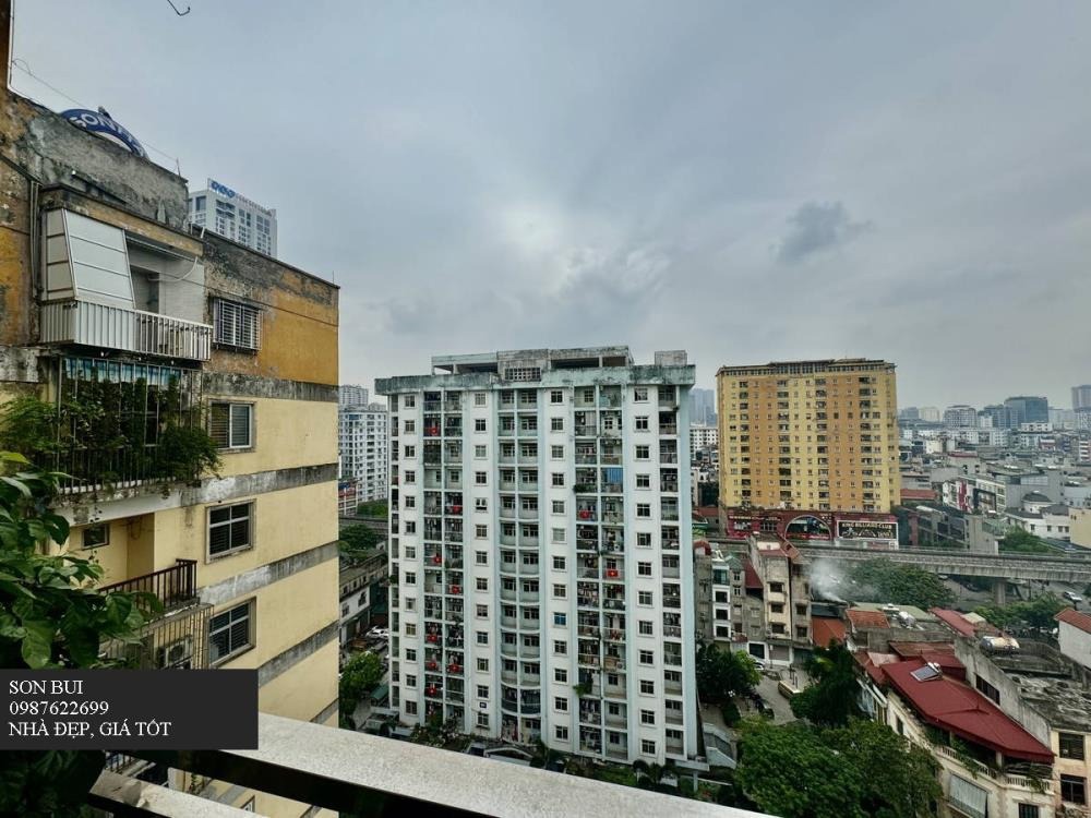 Bán Chung Cư Cầu Giấy - Lô Góc - Thang Máy - 60m2 - Giá 4.9x Tỷ