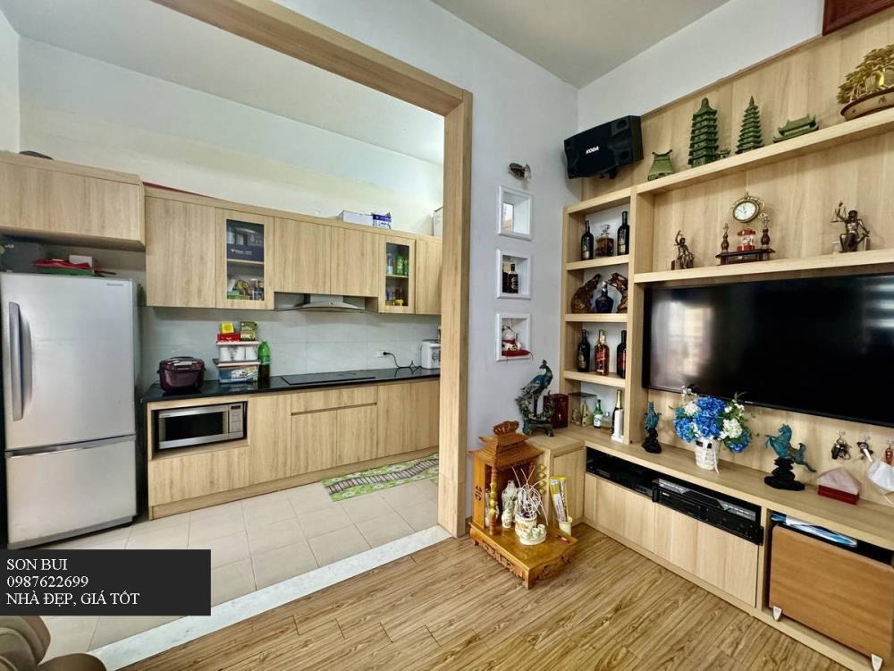 Bán Chung Cư Cầu Giấy - Lô Góc - Thang Máy - 60m2 - Giá 4.9x Tỷ