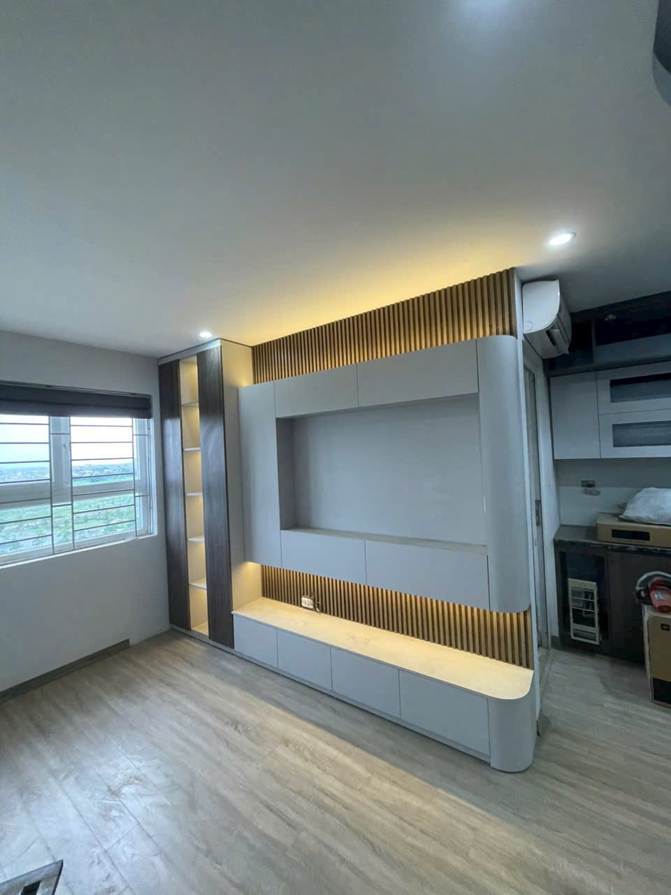 Căn Góc 2PN, 2WC, 80.72m² Tầng 11 Nội Thất Full - Giá Tốt
