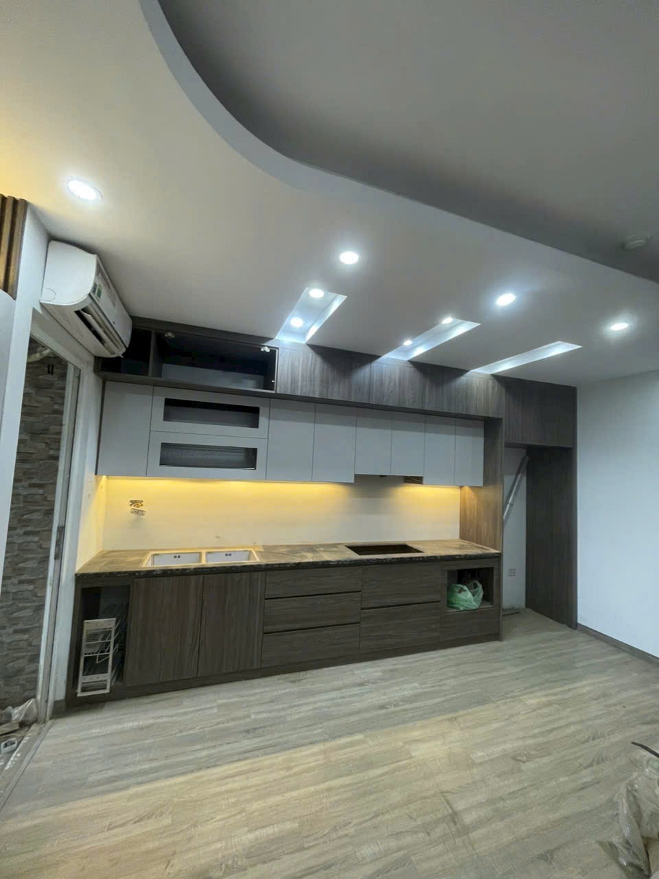 Căn Góc 2PN, 2WC, 80.72m² Tầng 11 Nội Thất Full - Giá Tốt