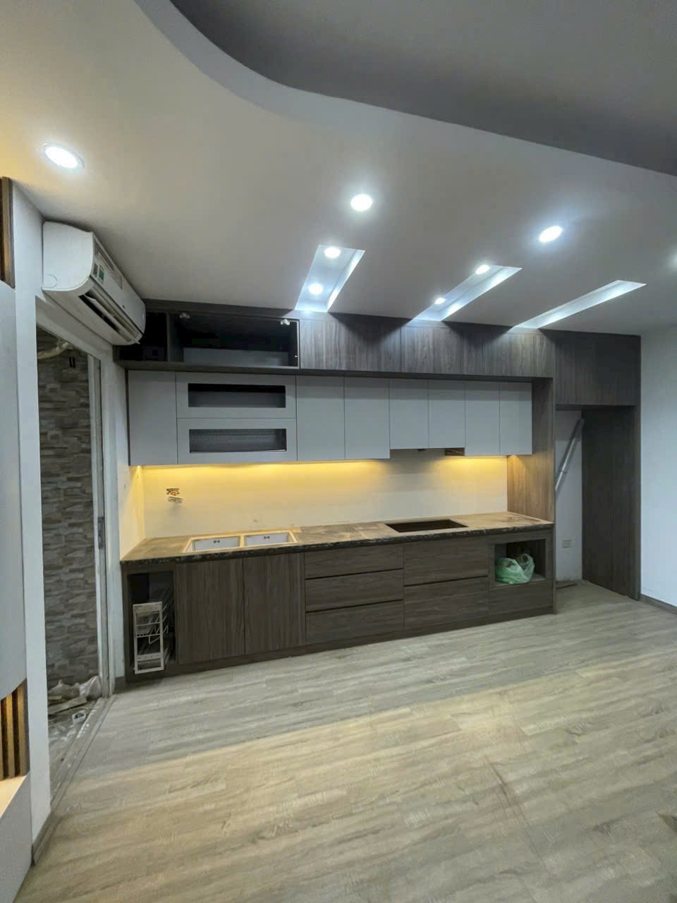 Căn Góc 2PN, 2WC, 80.72m² Tầng 11 Nội Thất Full - Giá Tốt