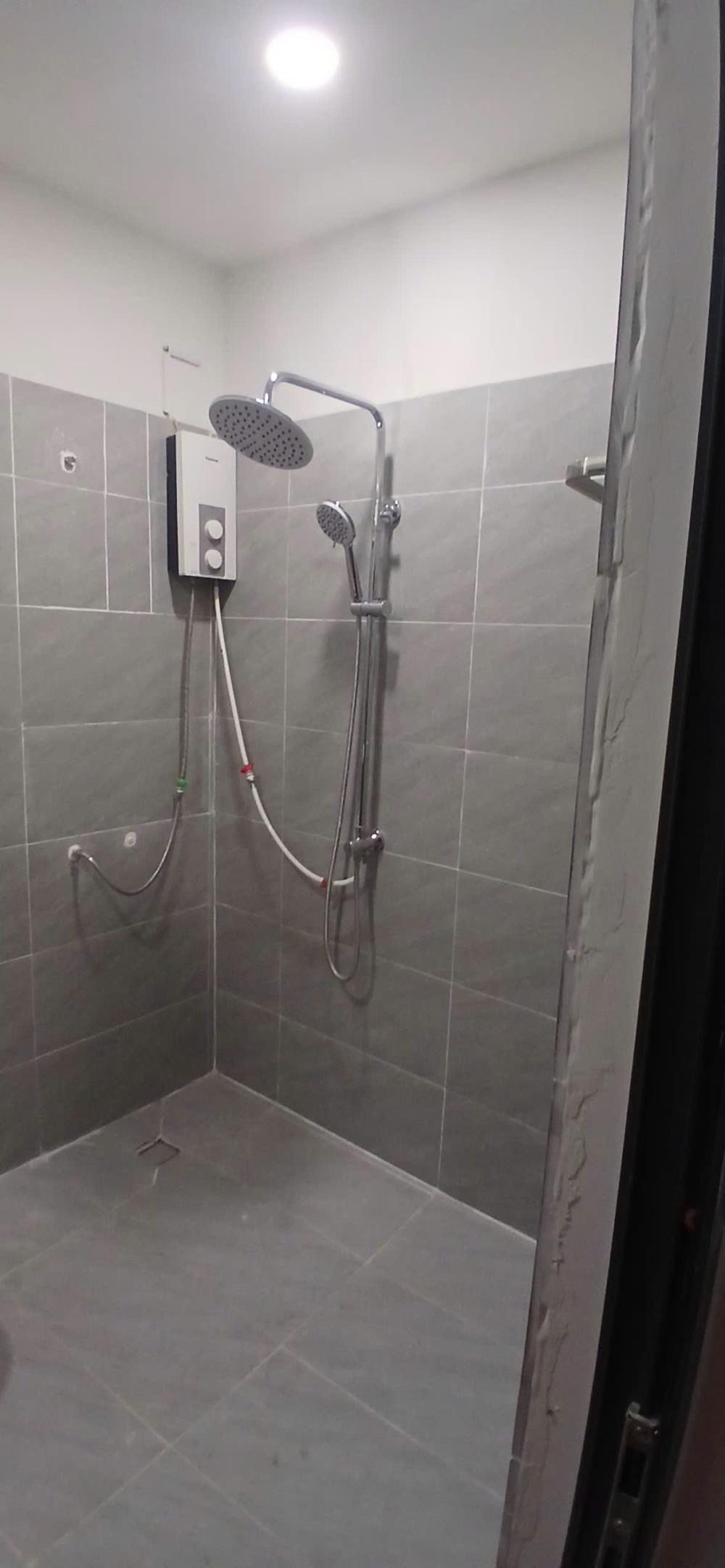 Bán nhà 3 tầng, 7 phòng ngủ, sát Quận 1 - 7.2 tỷ