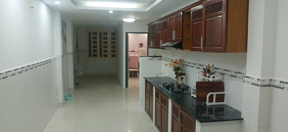Bán nhà 3 tầng, 7 phòng ngủ, sát Quận 1 - 7.2 tỷ